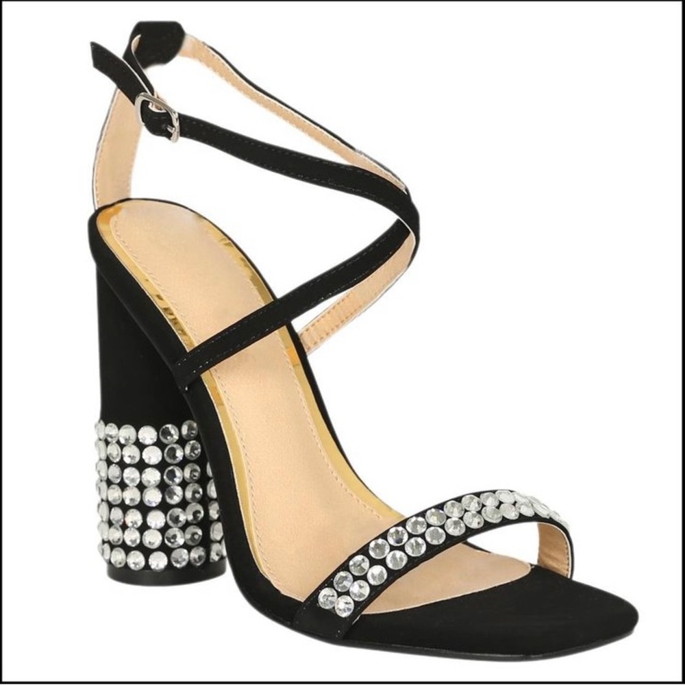 A chunky black bedazzled heel that’ll fit any occasion to have a wonderful time